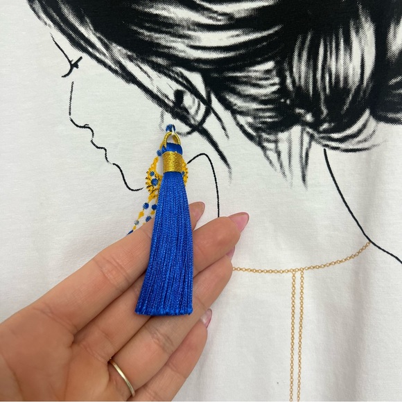 Forget me not shirt with woman portrait art with tassel and rhinestones earrings - Picture 3 of 9